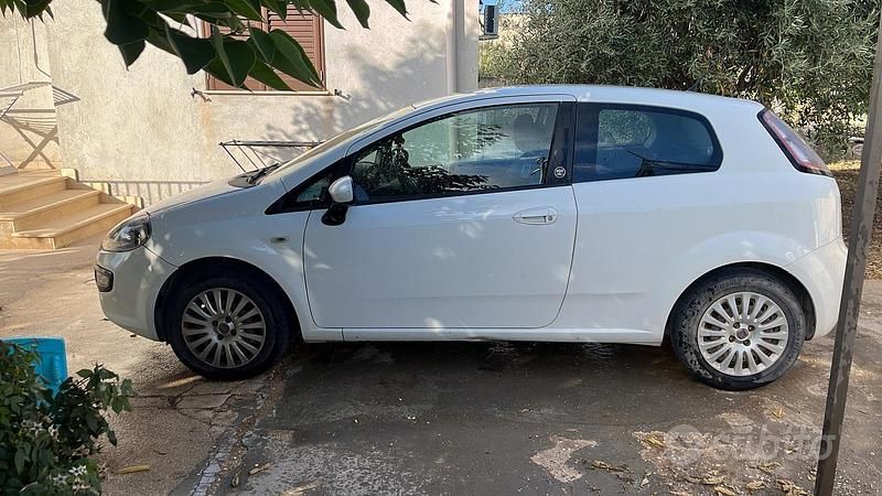 Usata Fiat Punto Evo 65 CV (47 kW) 2011 Bianco Utilitaria