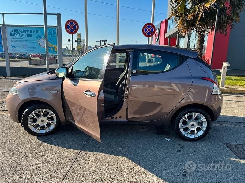 Usata 2016 Lancia Ypsilon Due volumi | 7000 € (Buon prezzo) - Immagine 1/4