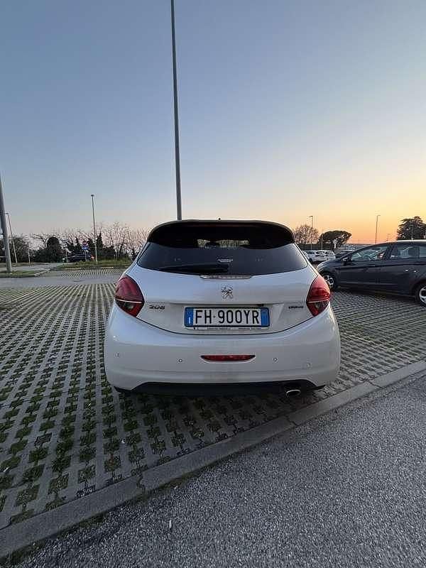 Usata Peugeot 208 GT-line 110 CV (80 kW) 2017 Utilitaria