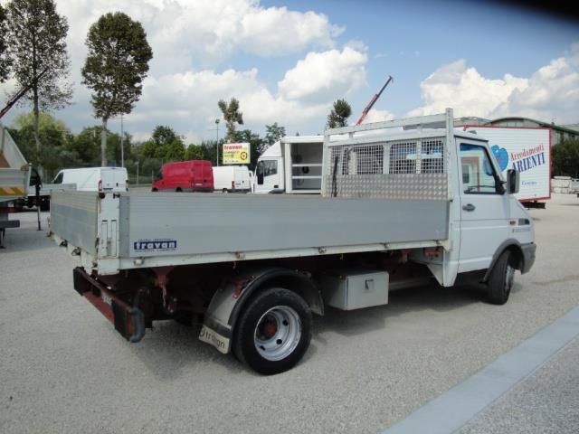Usata Iveco Daily 103 CV (75 kW) 1995 Bianco pastello Berlina