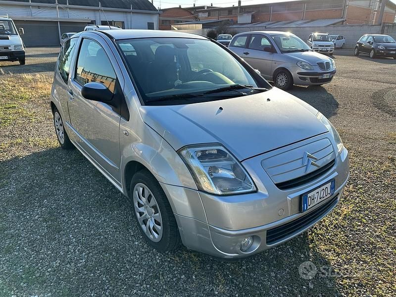 Argento Usata 2008 Citroën C2 Elegance Due volumi | 2500 € (Buon prezzo) - Immagine 1/4