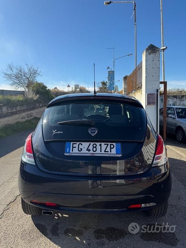 Usata Lancia Ypsilon Gold 95 CV (69 kW) 2017 Blu Utilitaria