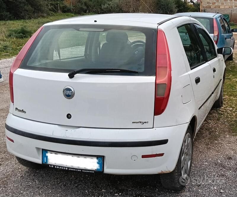 Usata Fiat Punto Dynamic 69 CV (50 kW) 2004 Bianco Utilitaria