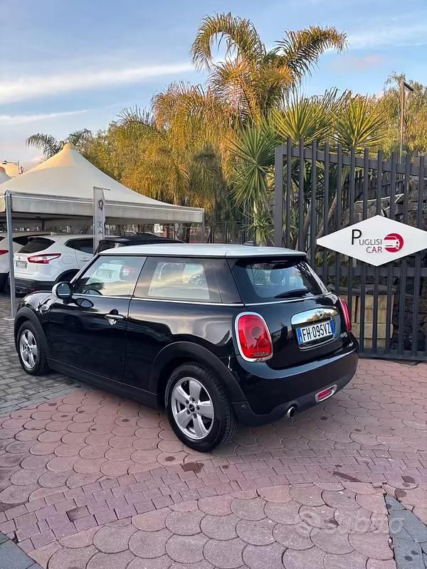 Usata Mini Cooper D 115 CV (84 kW) 2017 Nero Utilitaria
