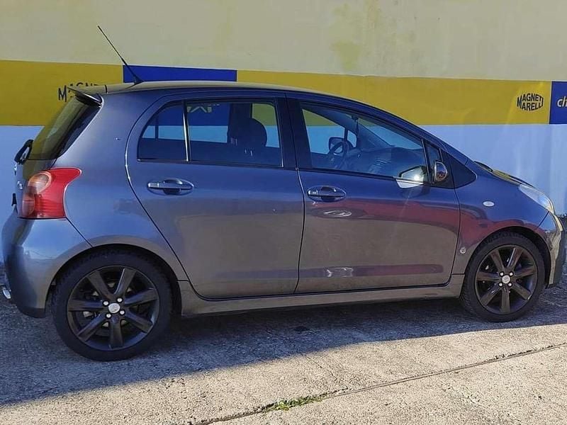 Grigio Usata 2008 Toyota Yaris Tre volumi | 4300 € (Super prezzo) - Immagine 1/4