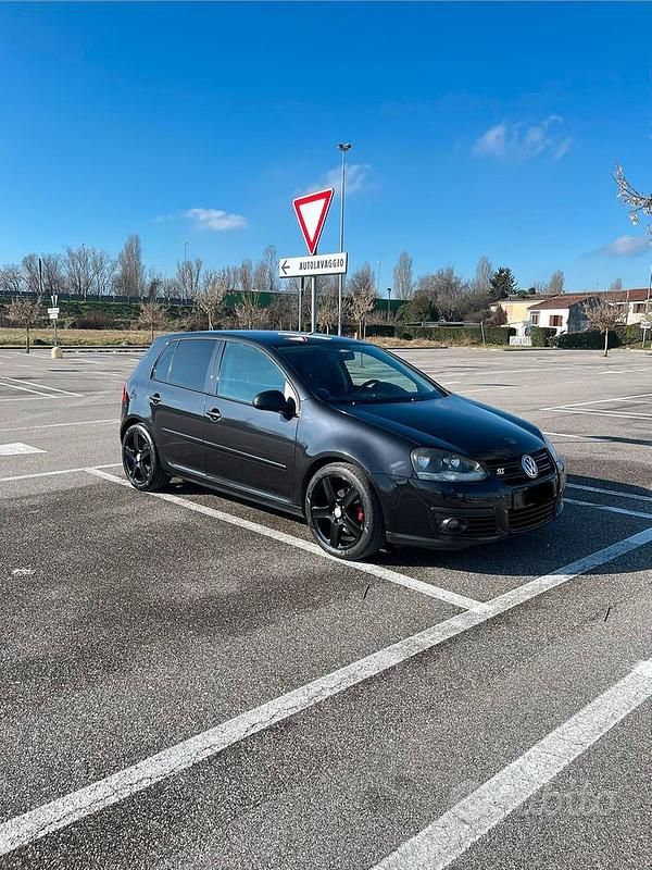 Usata VW Golf VI 105 CV (77 kW) 2008 Nero Utilitaria