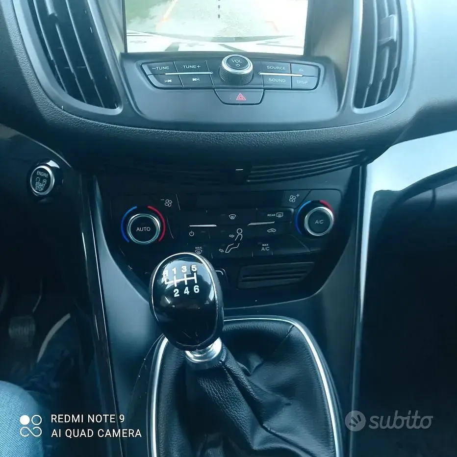 Usado Ford Kuga Business Edition 120 CV (88 kW) 2018 Negro SUV