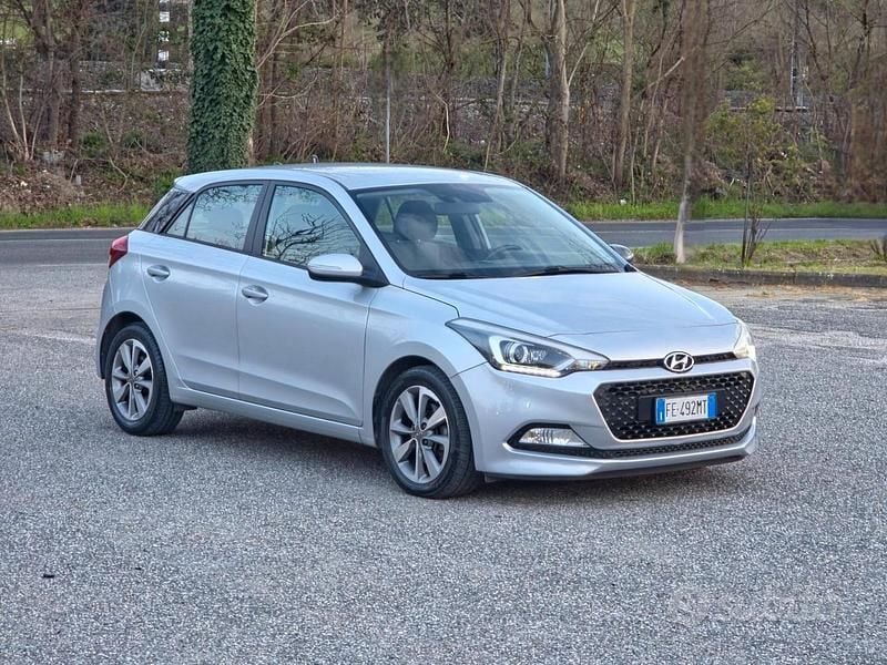 Usata Hyundai i20 GO! 75 CV (55 kW) 2016 Grigio Berlina