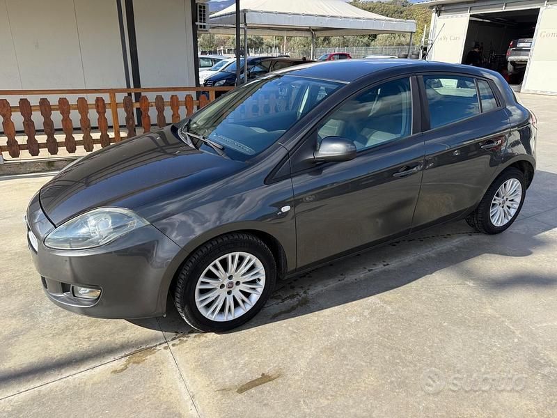 Usata Fiat Bravo Dynamic 120 CV (88 kW) 2011 Marrone Utilitaria