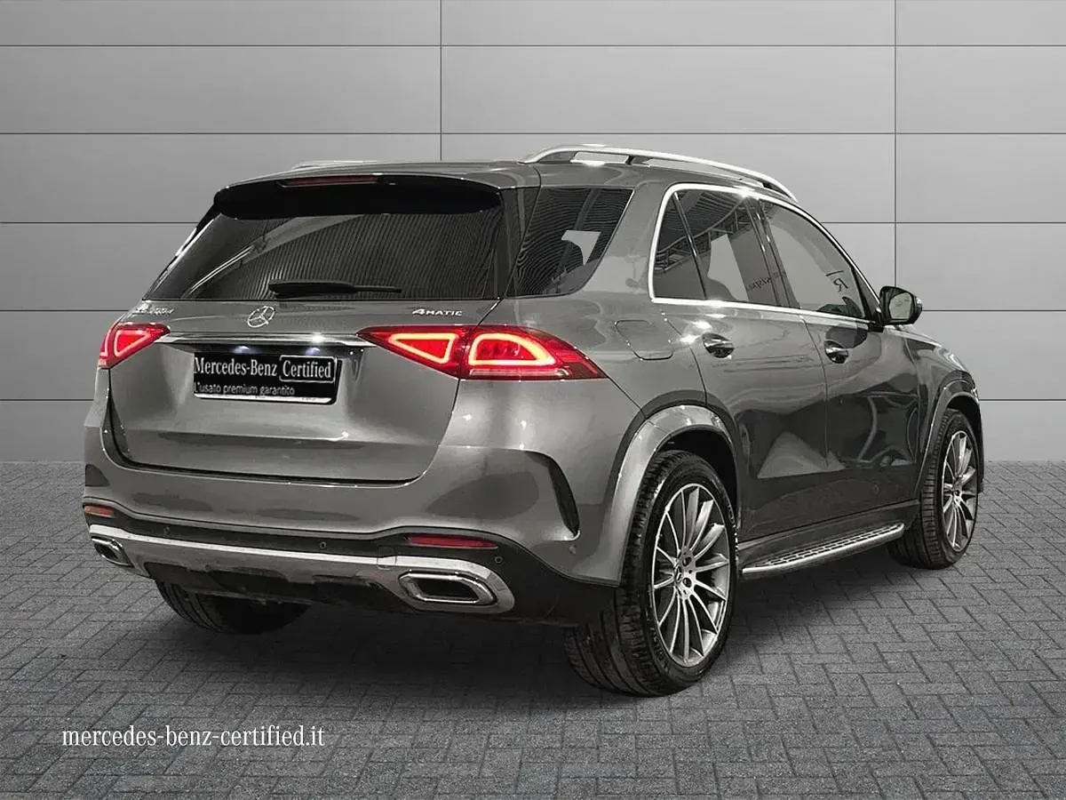 Usata Mercedes GLE300 Premium 272 CV (200 kW) 2023 Grigio medio metallizzato SUV