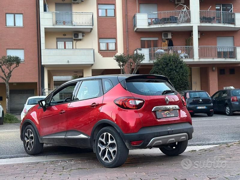 Usata Renault Captur Intens 110 CV (80 kW) 2018 Rosso SUV