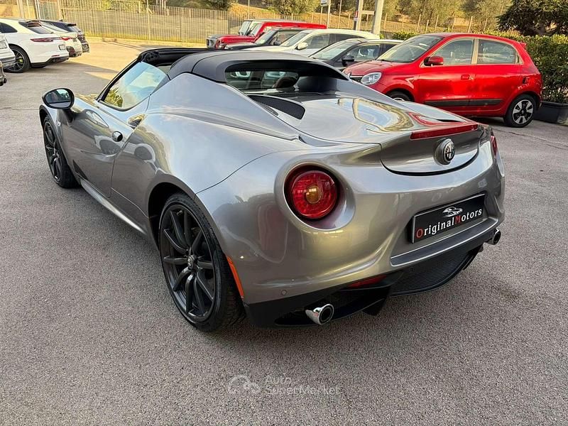 Usata Alfa Romeo 4C Spider 241 CV (177 kW) 2016 Grigio Cabrio