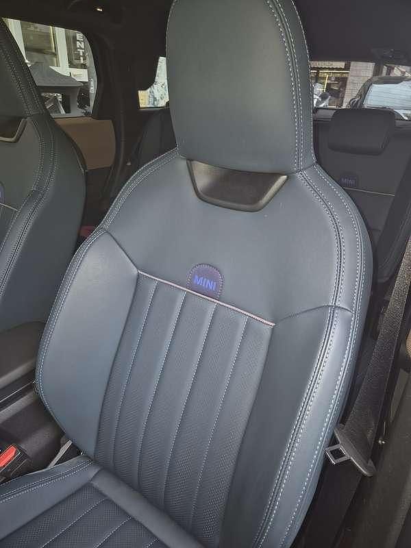 Usata Mini Cooper Countryman Favoured 163 CV (119 kW) 2024 Grigio SUV