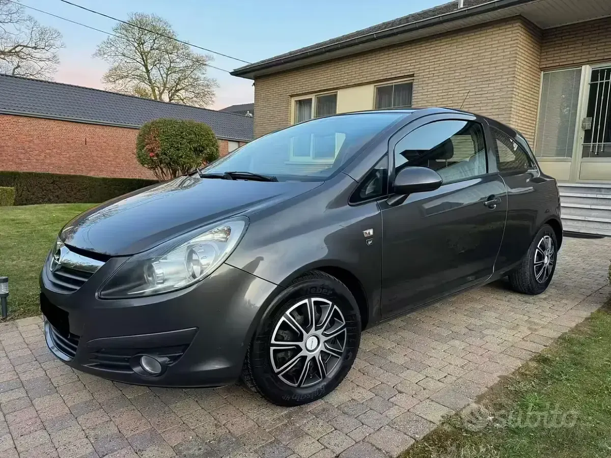 Usata Opel Corsa 75 CV (55 kW) 2010 Nero Utilitaria