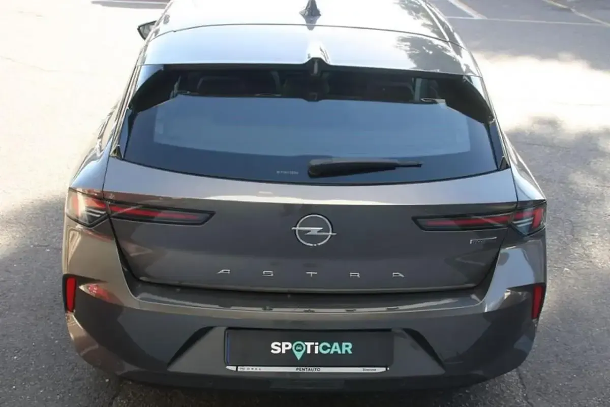 Używany Opel Astra Edition 181 KM (133 kW) 2023 Szary Hatchback