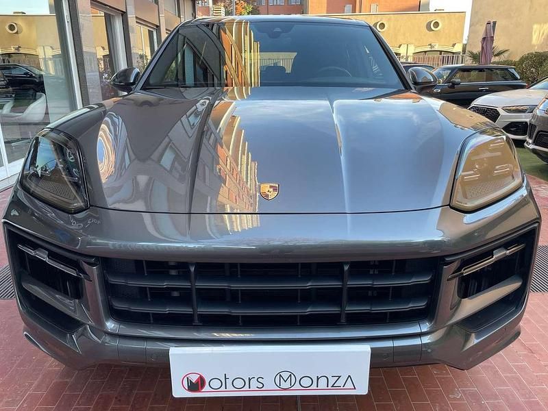 Usata Porsche Cayenne 354 CV (260 kW) 2024 Grigio SUV