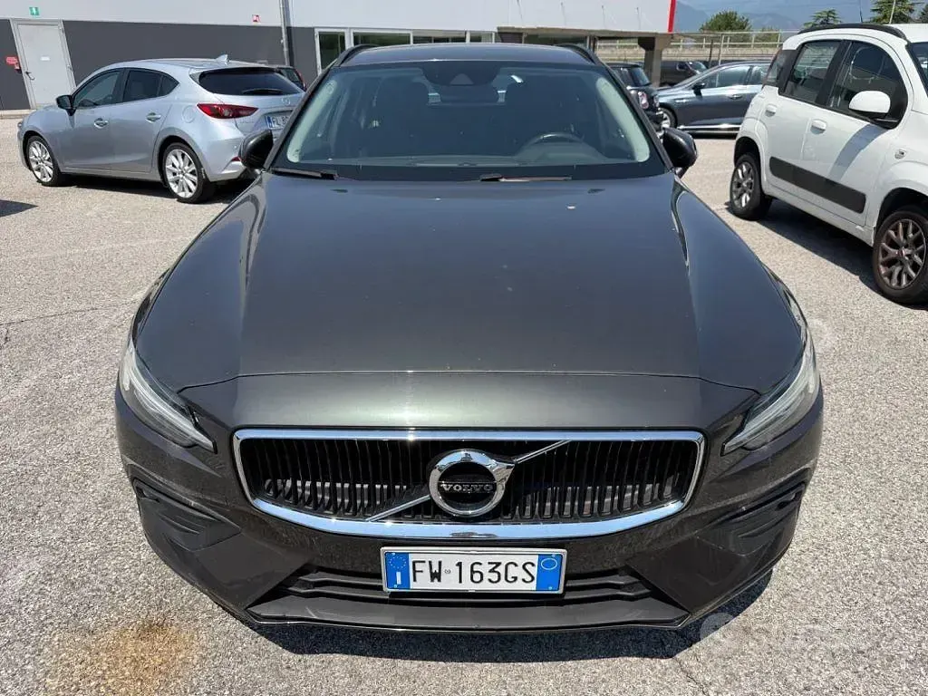 Usata Volvo V60 Business Edition 150 CV (110 kW) 2019 Verde Station wagon