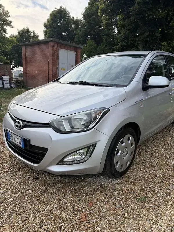 Usata Hyundai i20 Classic 85 CV (62 kW) 2013 Grigio Utilitaria