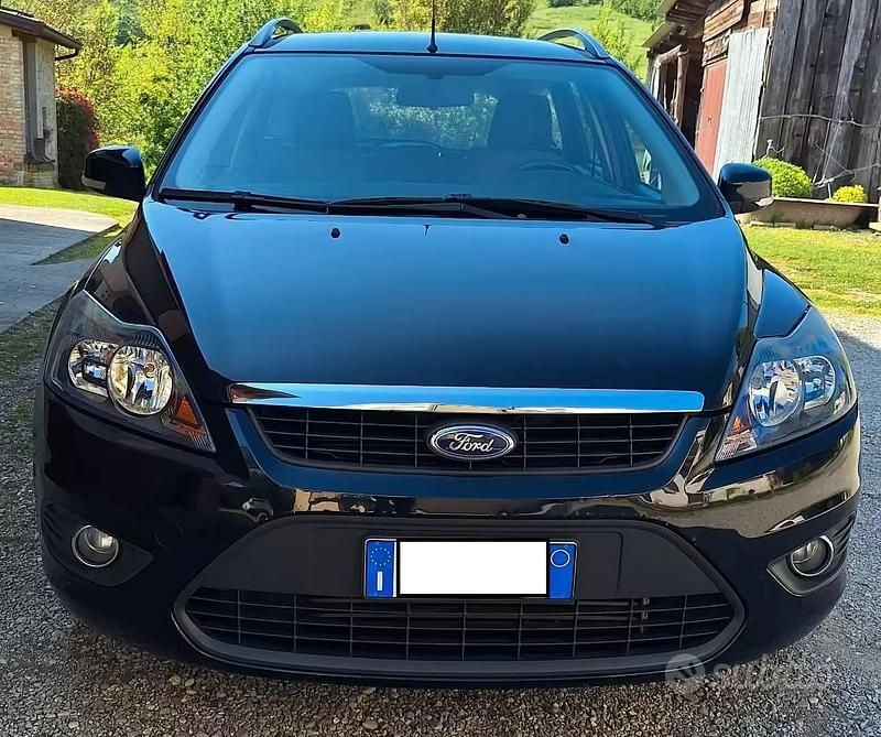 Begagnad Ford Focus 2011 Svart Kombi