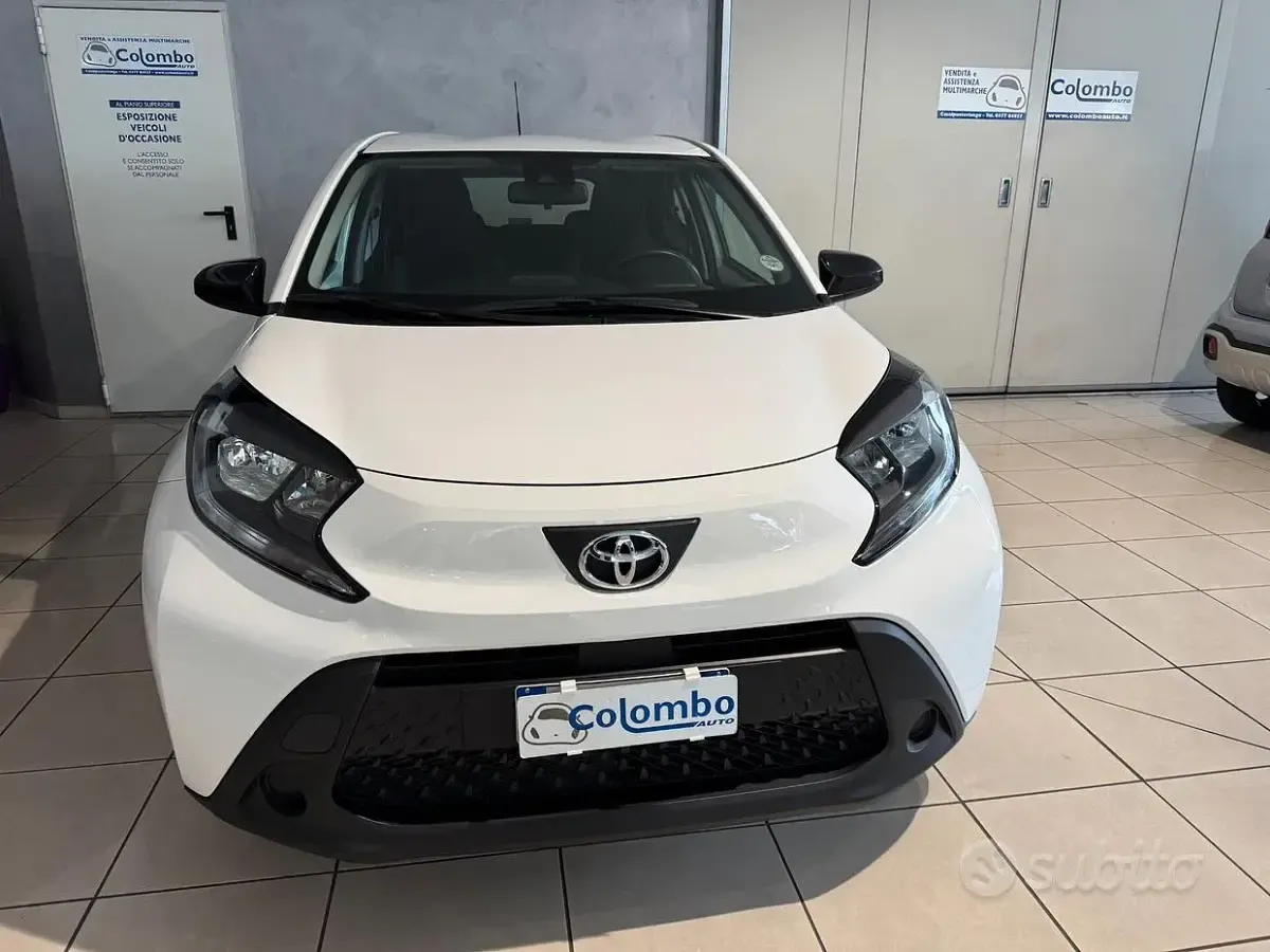 Käytetty Toyota Aygo X Active 72 HP (52 kW) 2026 Valkoinen Katumaasturi
