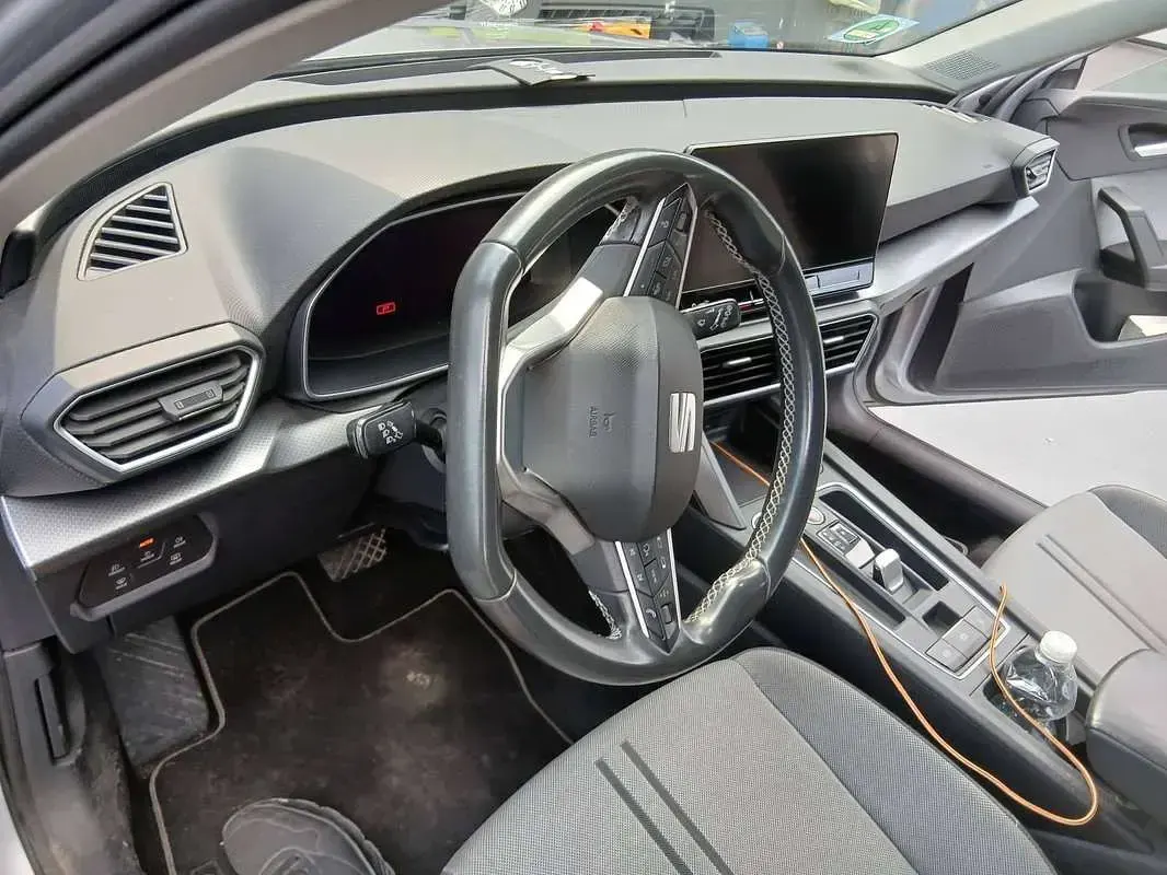 Usata Seat Leon Business 150 CV (110 kW) 2022 Argento Station wagon