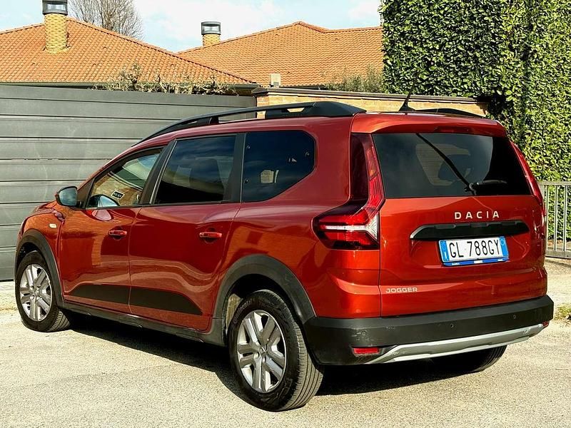 Usata Dacia Jogger 101 CV (74 kW) 2023 Rosso Monovolume