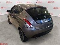 Usata Lancia Ypsilon Gold 70 CV (51 kW) 2023 Grigio Utilitaria