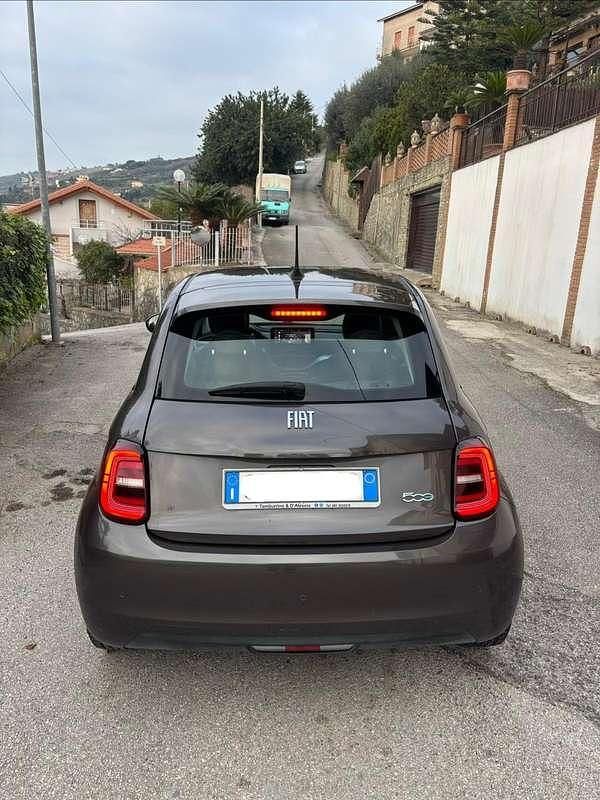 Usata Fiat 500e Passion 42 kW (58 CV) 2022 Grigio Cabrio
