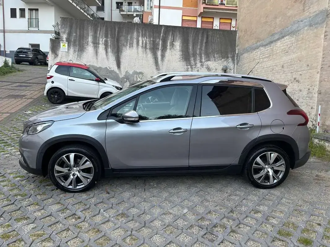 Käytetty Peugeot 2008 Allure 102 HP (75 kW) 2020 Harmaa Katumaasturi