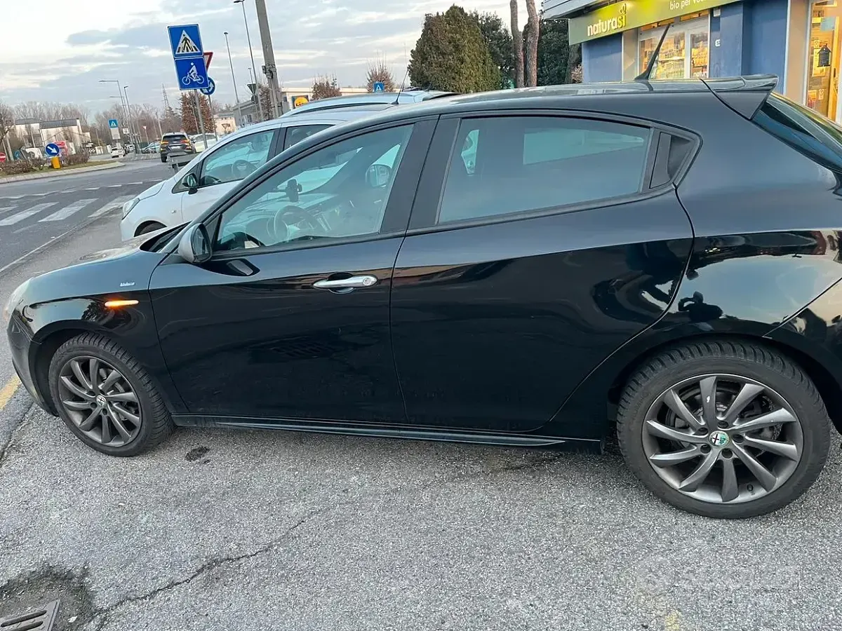 Usata Alfa Romeo Giulietta Veloce 109 CV (80 kW) 2013 Nero Berlina