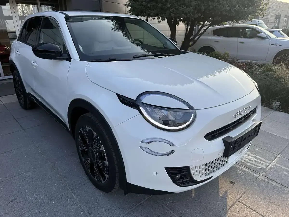 Nuova Fiat 600 La Prima 101 CV (74 kW) 2025 Bianco SUV