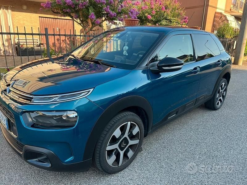 Usata Citroën C4 Shine 102 CV (75 kW) 2018 Verde SUV