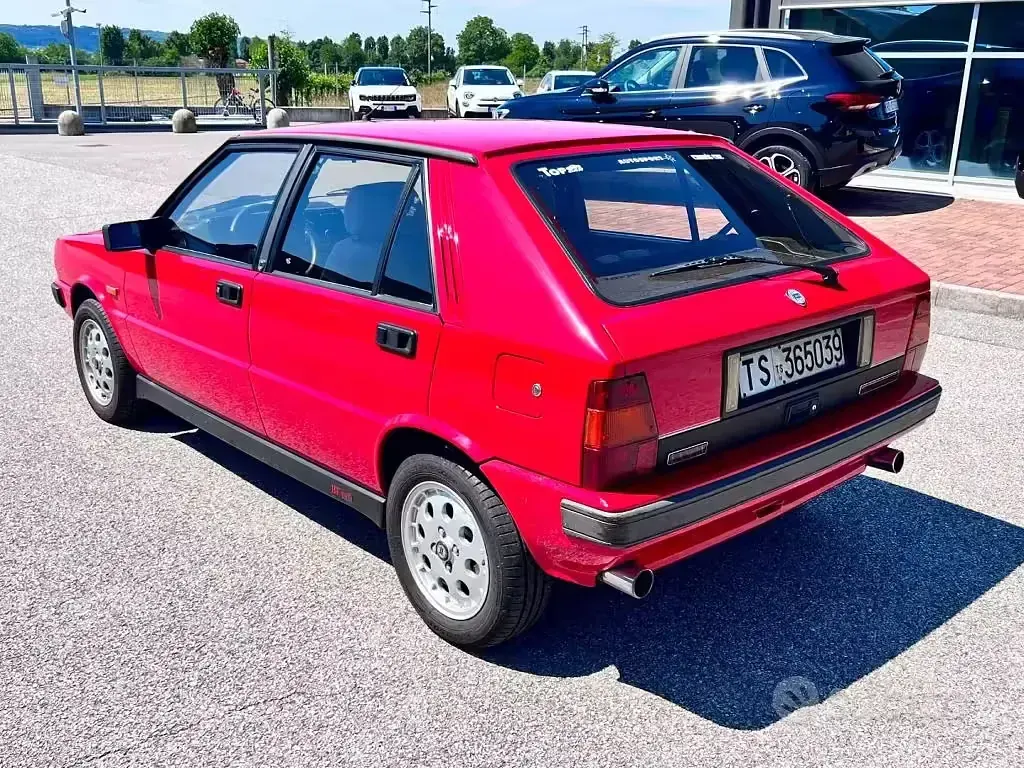 Usata Lancia Delta 166 CV (122 kW) 1987 Rosso Utilitaria