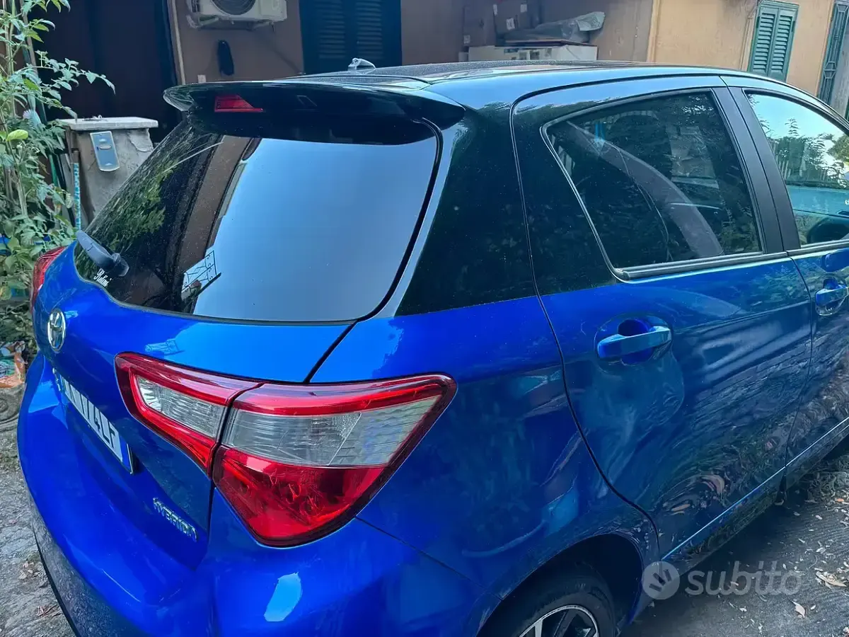 Usata Toyota Yaris Hybrid 105 CV (77 kW) 2017 Bluazzurro Utilitaria