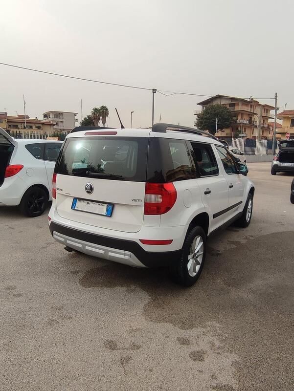 Usata Skoda Yeti Style 110 CV (80 kW) 2016 Bianco SUV