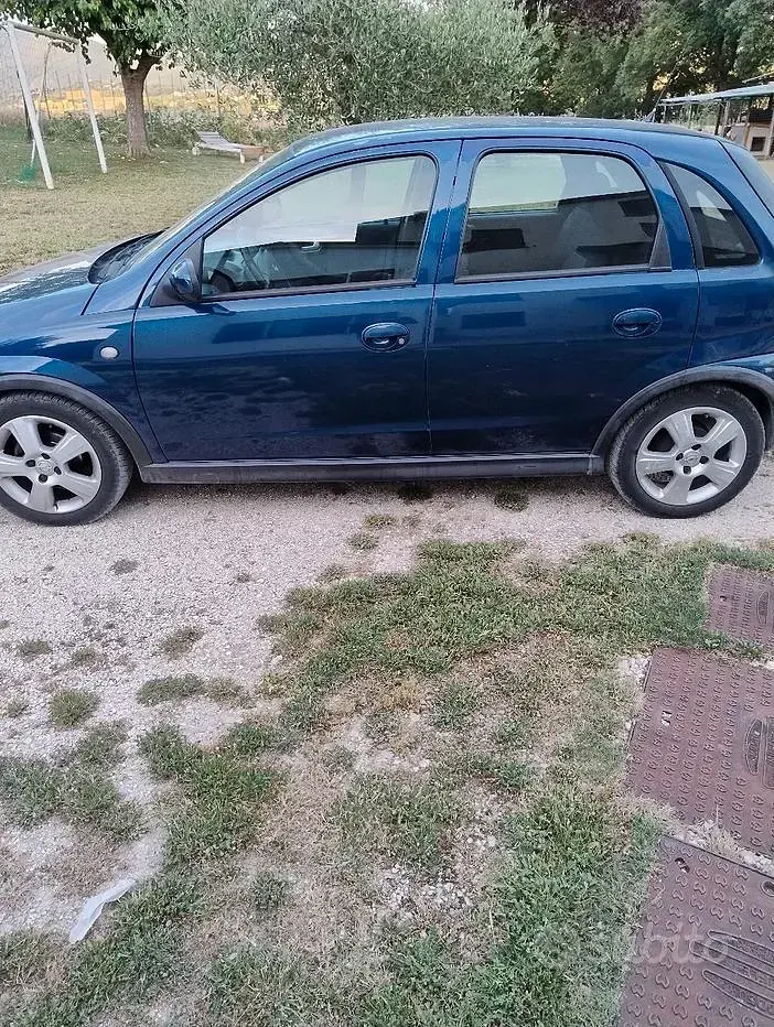 Usata Opel Corsa 80 CV (58 kW) 2004 Bluazzurro Utilitaria