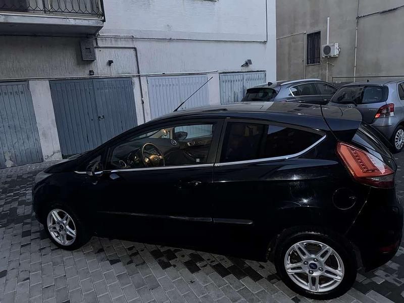 Usata Ford Fiesta Titanium 75 CV (55 kW) 2014 Berlina