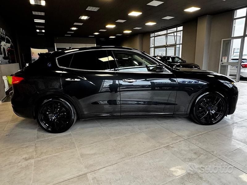 Usata Maserati Levante 275 CV (202 kW) 2016 Nero SUV