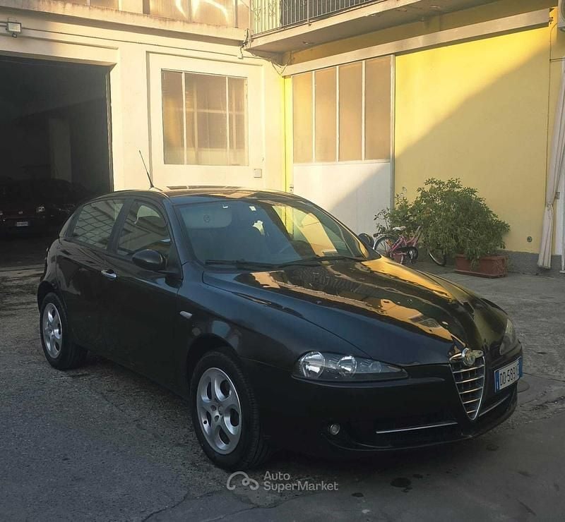 Usata Alfa Romeo 147 120 CV (88 kW) 2006 Nero Utilitaria
