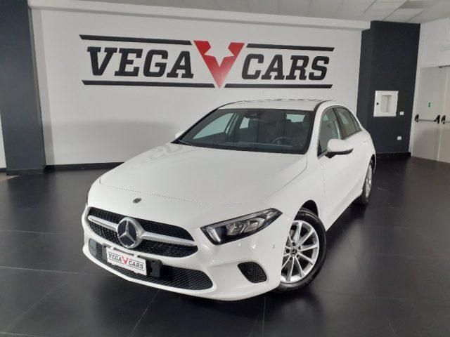 Bianco Usata 2020 Mercedes A160 Sport Tre volumi | 26.900 € (Buon prezzo) - Immagine 1/4