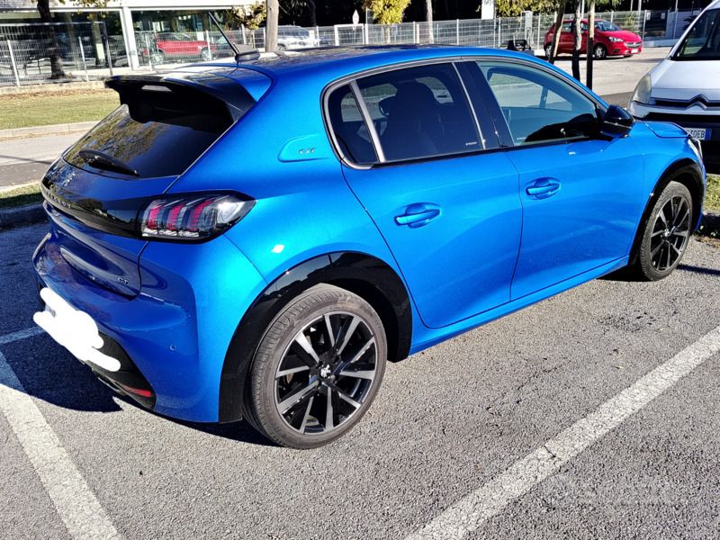 Blu/azzurro Usata 2023 Peugeot 208 GT Due volumi | 19.900 € (Molto cara) - Immagine 1/4
