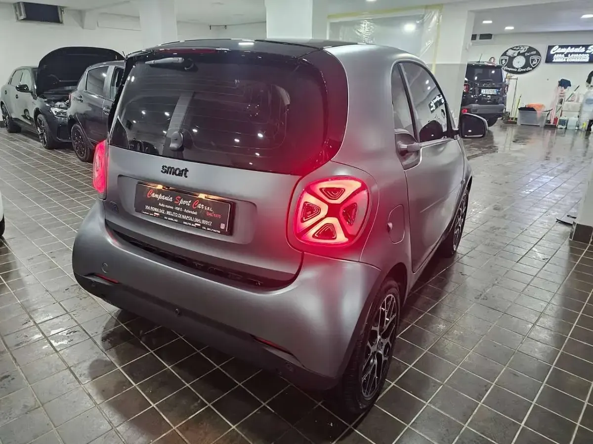 Usata Smart ForTwo Coupé Prime 41 kW (56 CV) 2021 Total black metallizzato Utilitaria