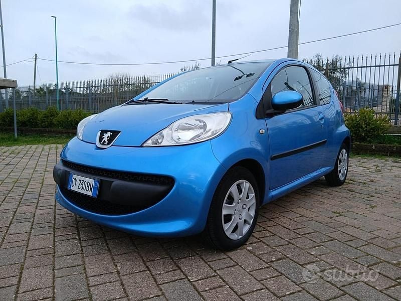 Usata Peugeot 107 68 CV (50 kW) 2005 Blu Utilitaria