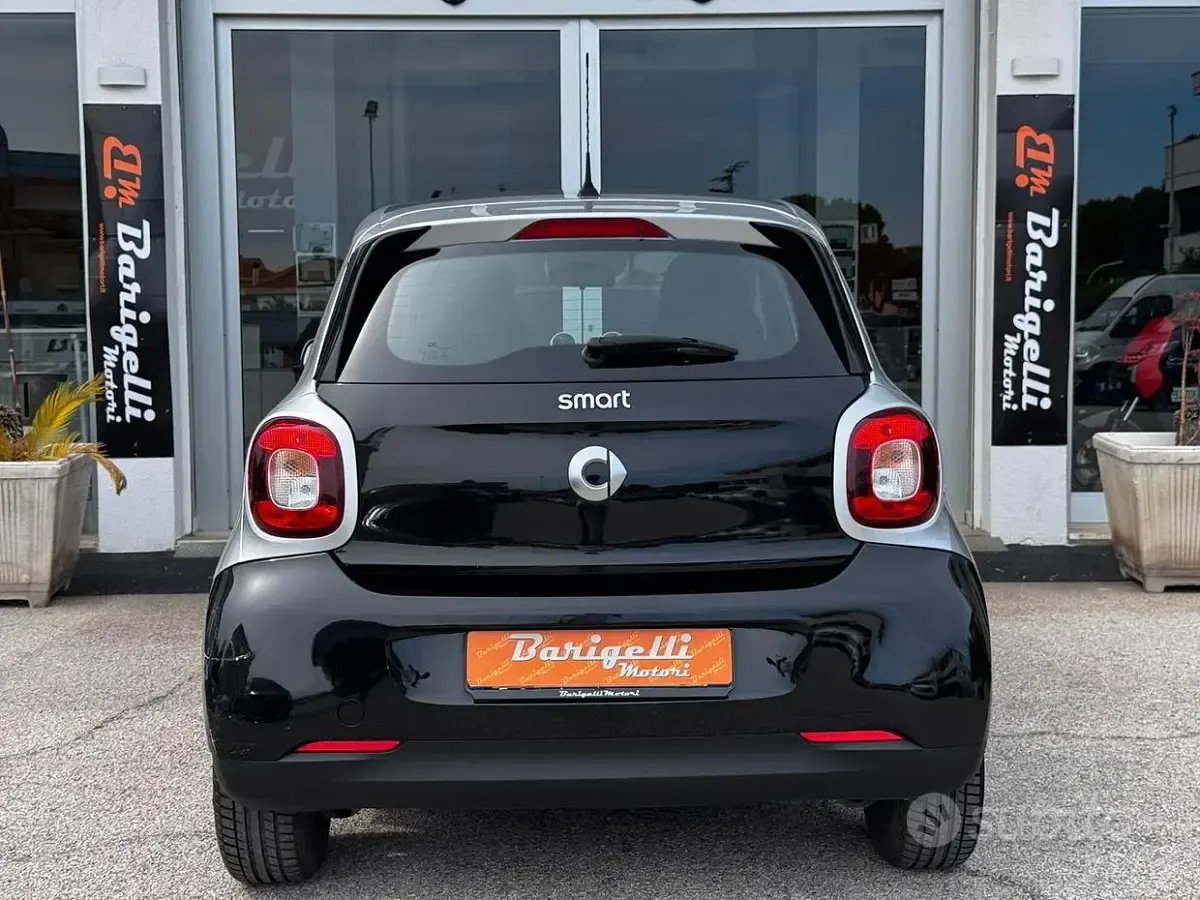 Usata Smart ForFour Passion 71 CV (52 kW) 2015 Nero Utilitaria