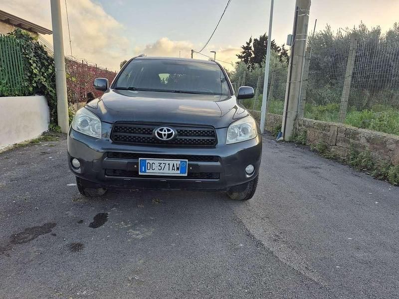Usata Toyota RAV4 136 CV (100 kW) 2006 SUV