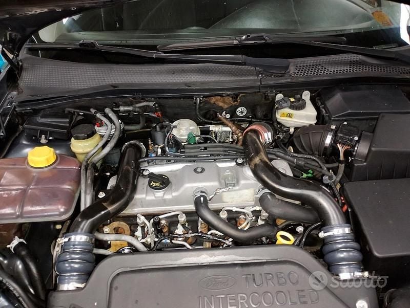 Usata Ford Focus 100 CV (73 kW) 2003 Verde Station wagon