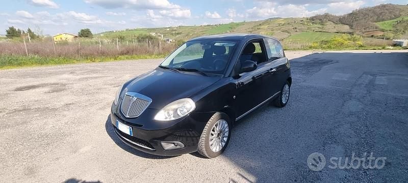 Usata Lancia Ypsilon 95 CV (69 kW) 2012 Nero Utilitaria