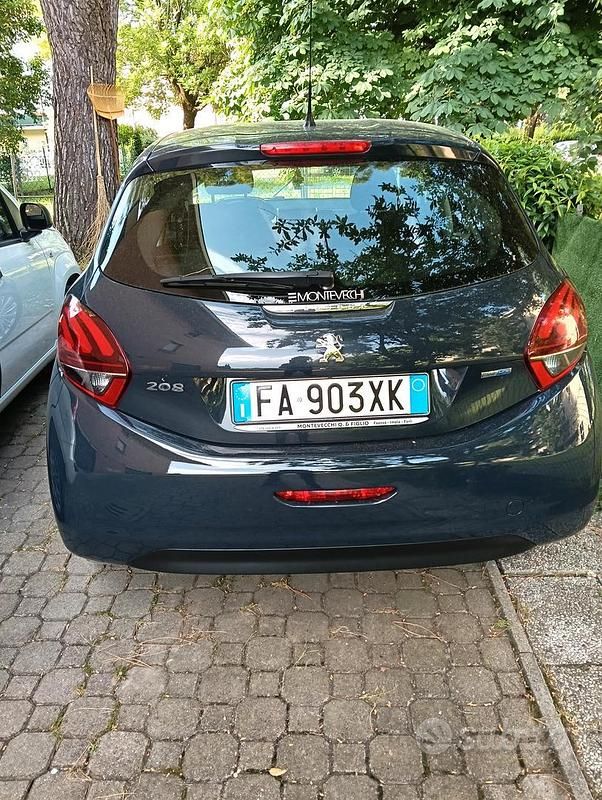 Usata Peugeot 208 2015 Utilitaria
