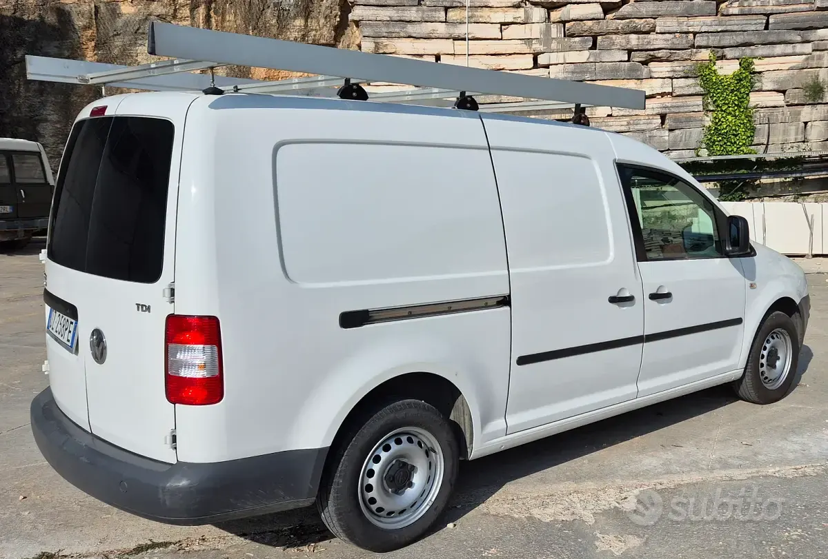 Begagnad VW Caddy 64 HK (47 kW) 2009 Vit Minibuss