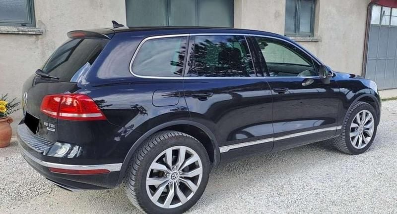 Usata VW Touareg 204 CV (150 kW) 2015 Nero SUV